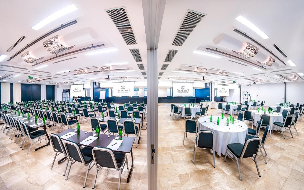 Grandior Hotel Praga Esterno foto The interior of the venue