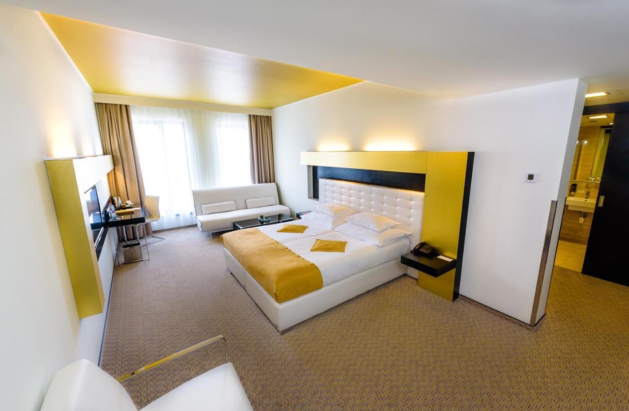 Grandior Hotel Praga Esterno foto A room at the hotel