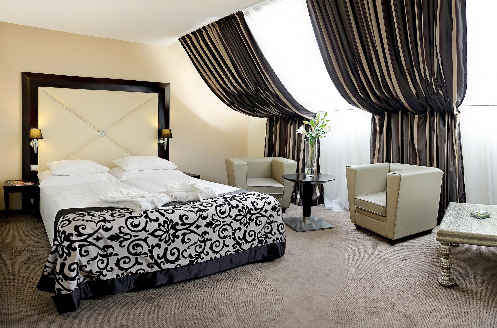 Grandior Hotel Praga Esterno foto A room at the hotel