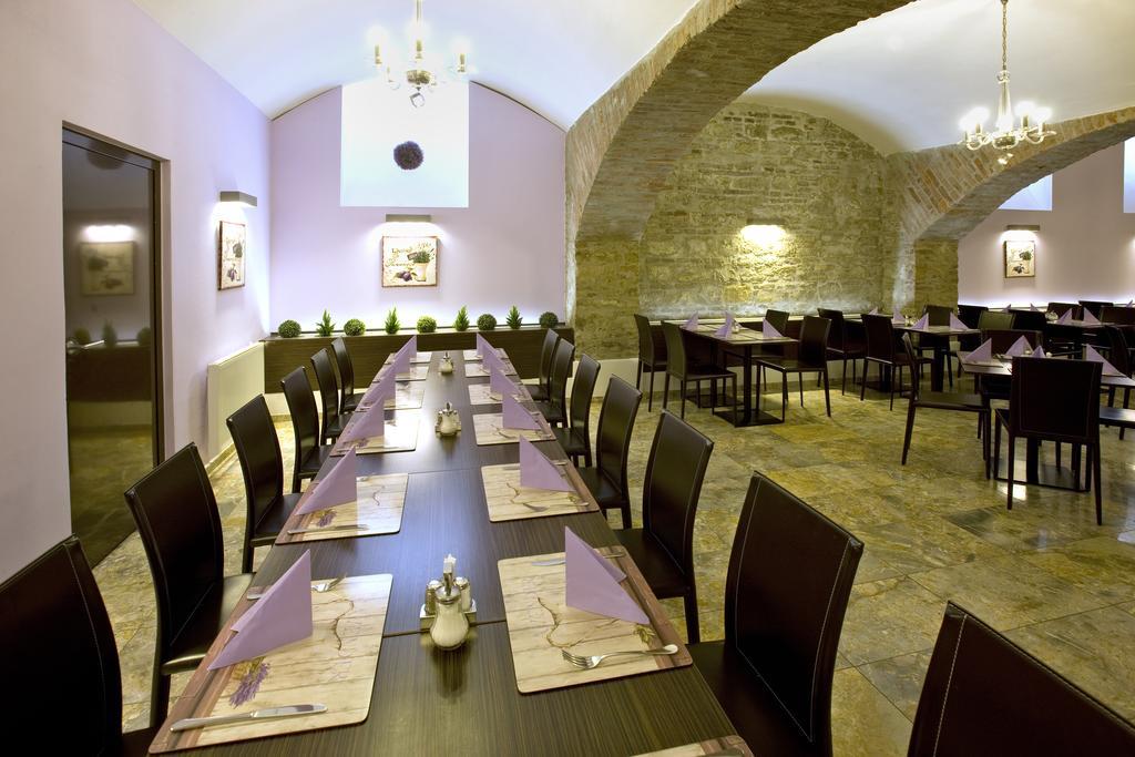 Grandior Hotel Praga Esterno foto The restaurant's interior