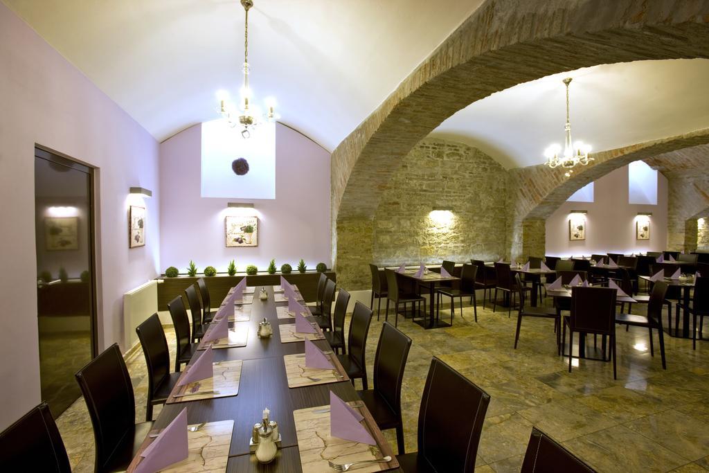 Grandior Hotel Praga Esterno foto The restaurant's interior
