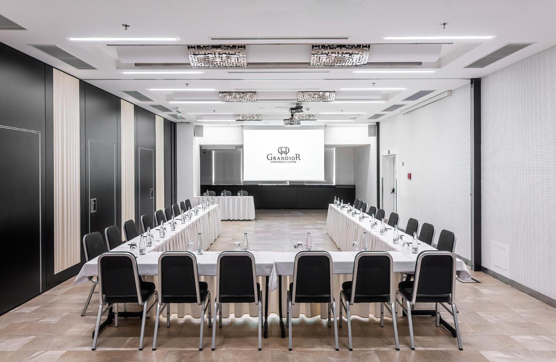 Grandior Hotel Praga Esterno foto The meeting room of the hotel
