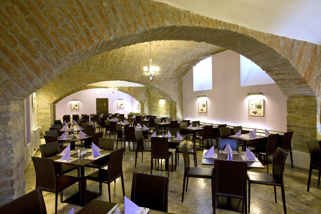 Grandior Hotel Praga Esterno foto The restaurant's interior
