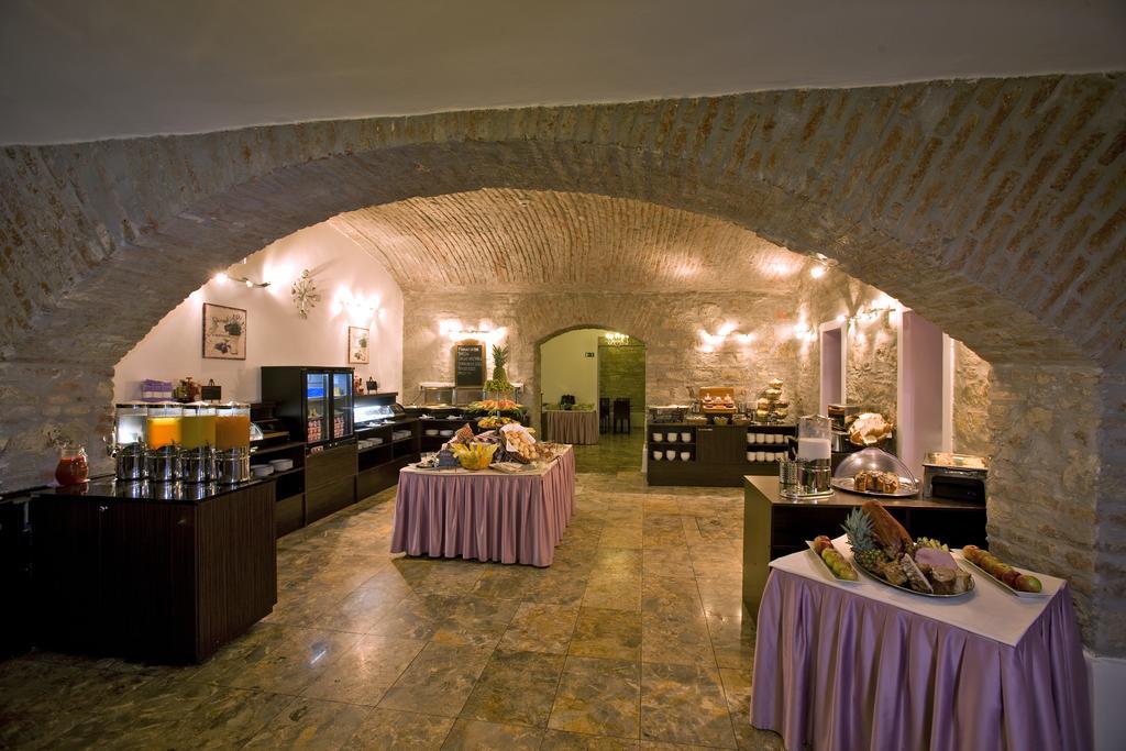 Grandior Hotel Praga Esterno foto The hotel's restaurant