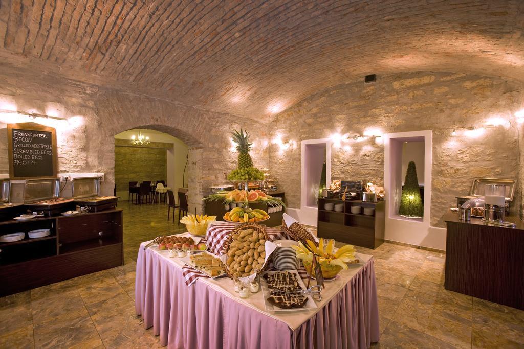 Grandior Hotel Praga Esterno foto The hotel's restaurant